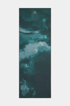 SEA YOGI // Lunar Yogitoes travel towel by Manduka, Tienda de Yoga online, spread out