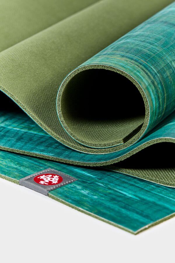 SEA YOGI // Thrive Marbled Ekolite Yoga mat in 4mm by Manduka, zoom