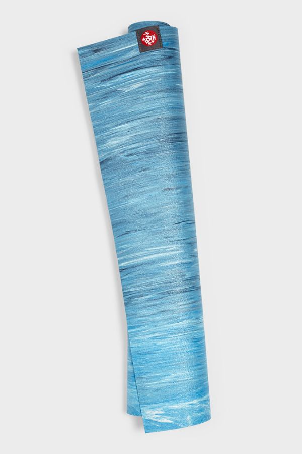 MANDUKA // EKO SUPERLITE TRAVEL YOGA MAT - 1kg - DRESDEN BLUE MARBLED