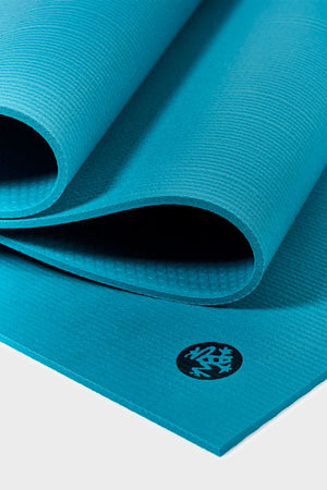 SEA YOGI // Manduka Pro Yoga Mat Bondi Blue in 6mm, zoom